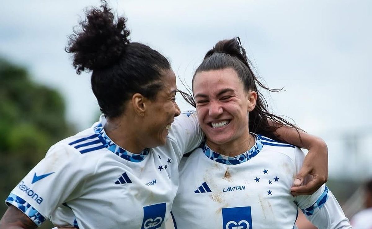 Cruzeiro apresenta novo elenco das Cabulosas para 2025 com presença da torcida celeste