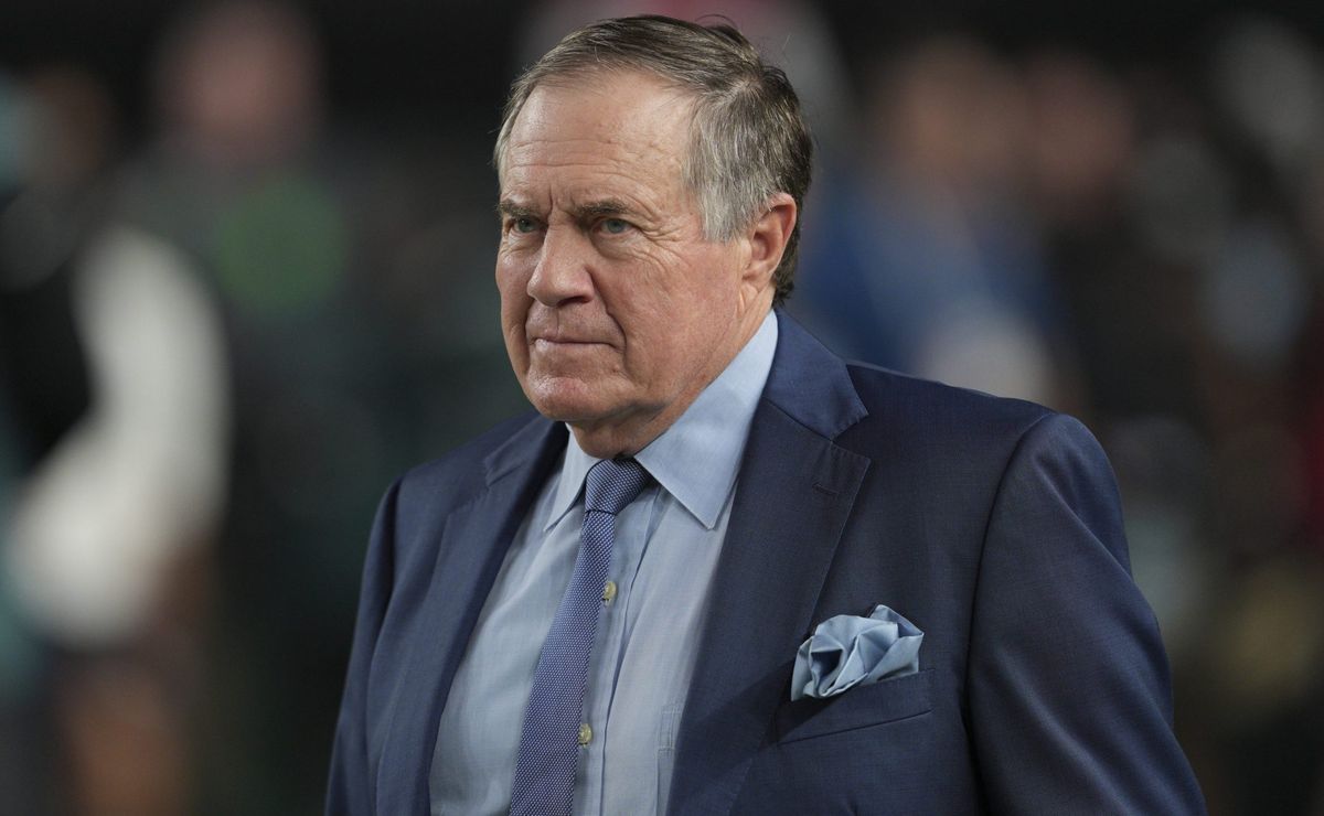 Lenda do Super Bowl busca convencer Bill Belichick a deixar UNC e voltar à NFL