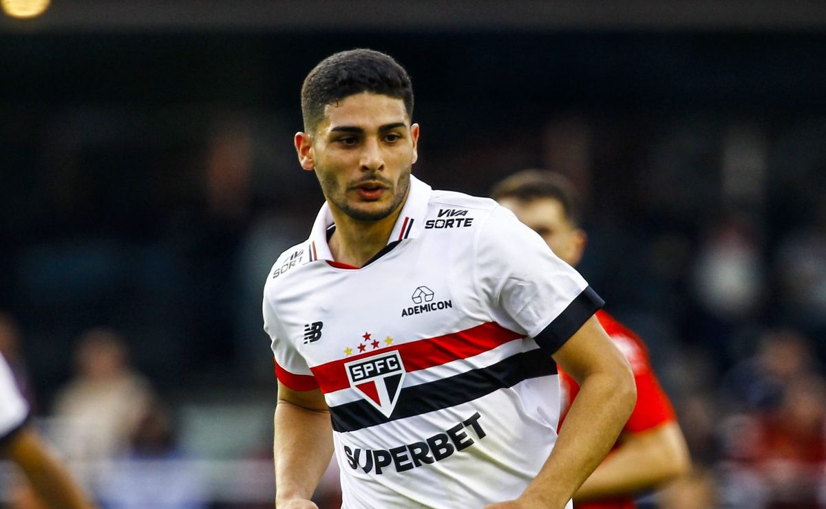 Michel Araújo recebe despedida do São Paulo e saída causa debate na torcida: “Sobrando poucos que…”