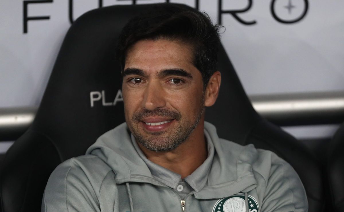 Após 'ok' de Abel Ferreira, Palmeiras anuncia renovação com Marcelo Lomba até o fim de 2025