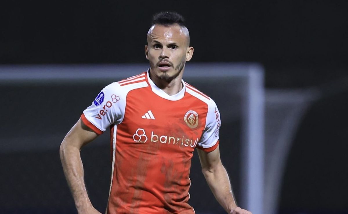 Renê tem futuro definido após fim de contrato com o Internacional, e será jogador do Fluminense