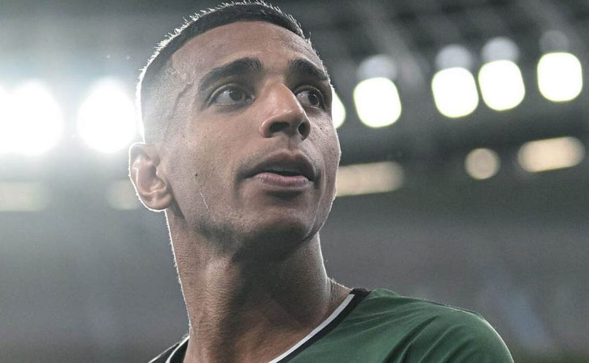 Santos prepara ‘pacotão’ de reforços e negocia com Victor Sá, Gabriel Veron em lista de 4 alvos