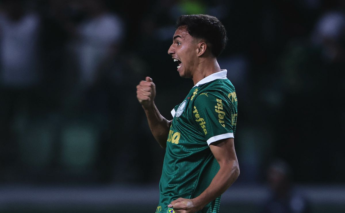 Manchester City comunica o Palmeiras que quer fechar a contratação de Vitor Reis até o final de semana