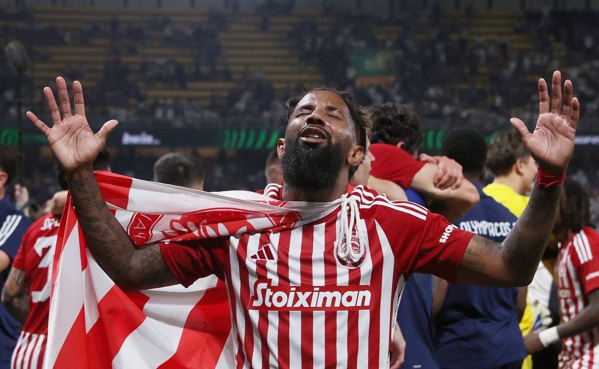 David Luiz tem reviravolta após sair do Flamengo e pode jogar com Rodinei no Olympiacos-GRE em 2025