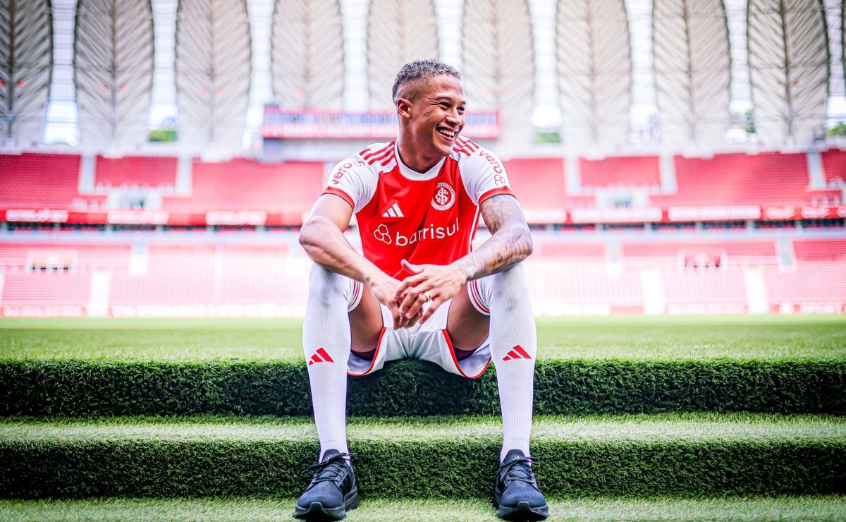 Internacional esquece Bernabei e anuncia a contratação de Vitinho e Ronaldo para a temporada