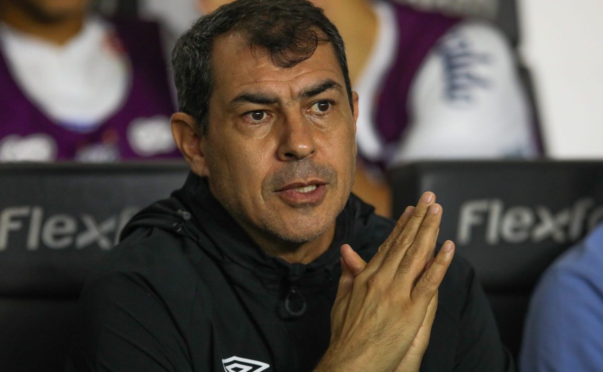 Carille mal chegou no Vasco e já toma decisão pela saída de dois jogadores