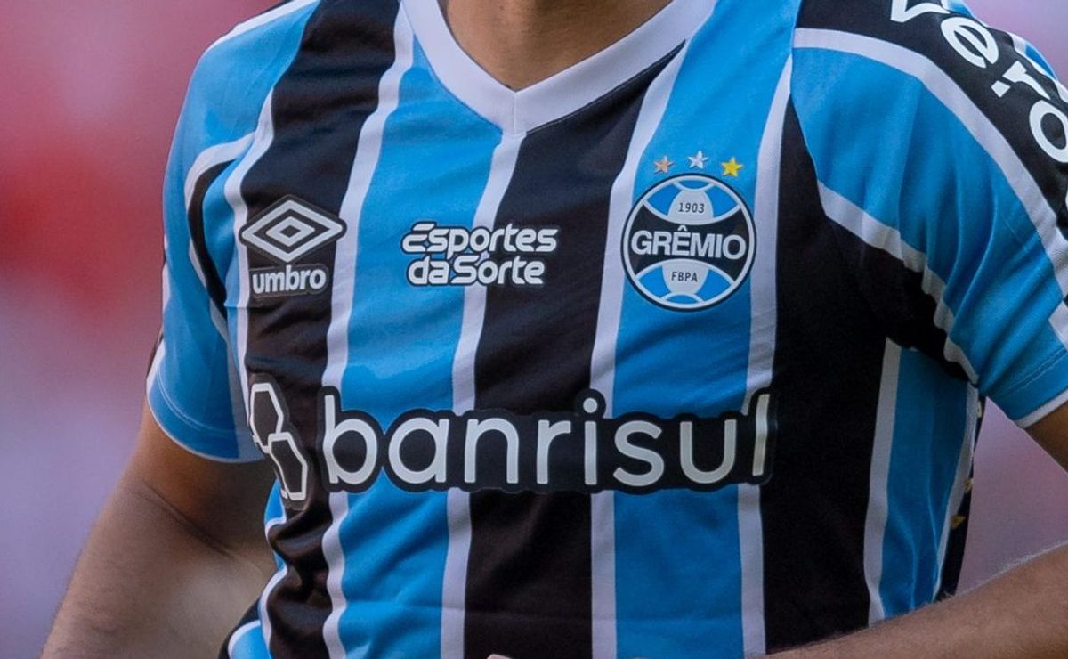 Negociação esfria e Grêmio vai iniciar temporada de 2025 sem patrocinador master na frente da camisa