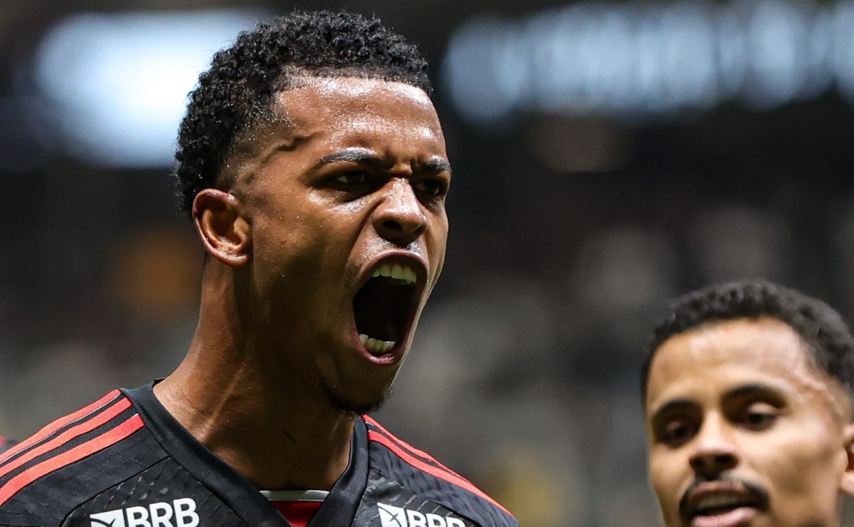 Carlinhos: Polêmicas e momentos marcantes da carreira do atacante ídolo do Flamengo