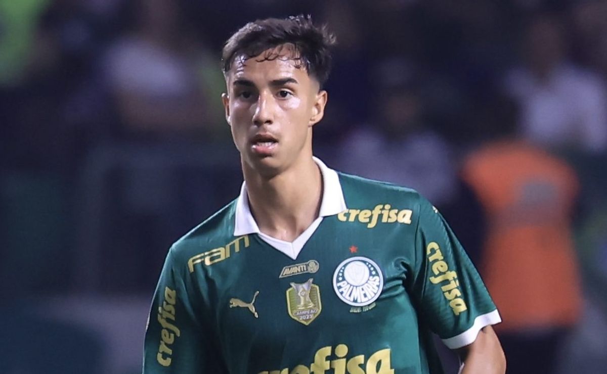 Palmeiras decide contratar Emiliano Martínez e +1 após venda confirmada de Vitor Reis ao Manchester City