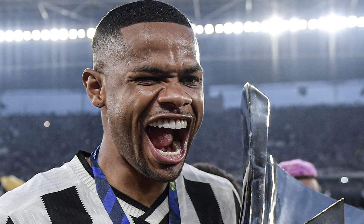 Cucho Hernández no Botafogo fechado com John Textor é prioridade após proposta oficial por Júnior Santos