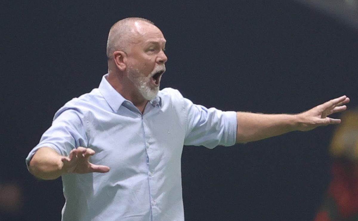 Mano Menezes 'barra' e Fluminense descarta atacante da Seleção do Paraguai