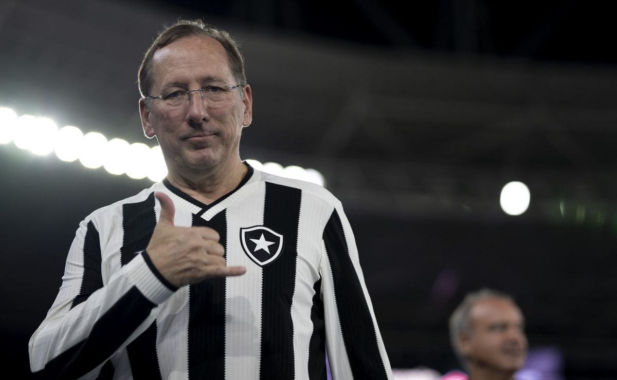 John Textor decide realizar proposta por atacante do Atlético-MG após oferta por Júnior Santos