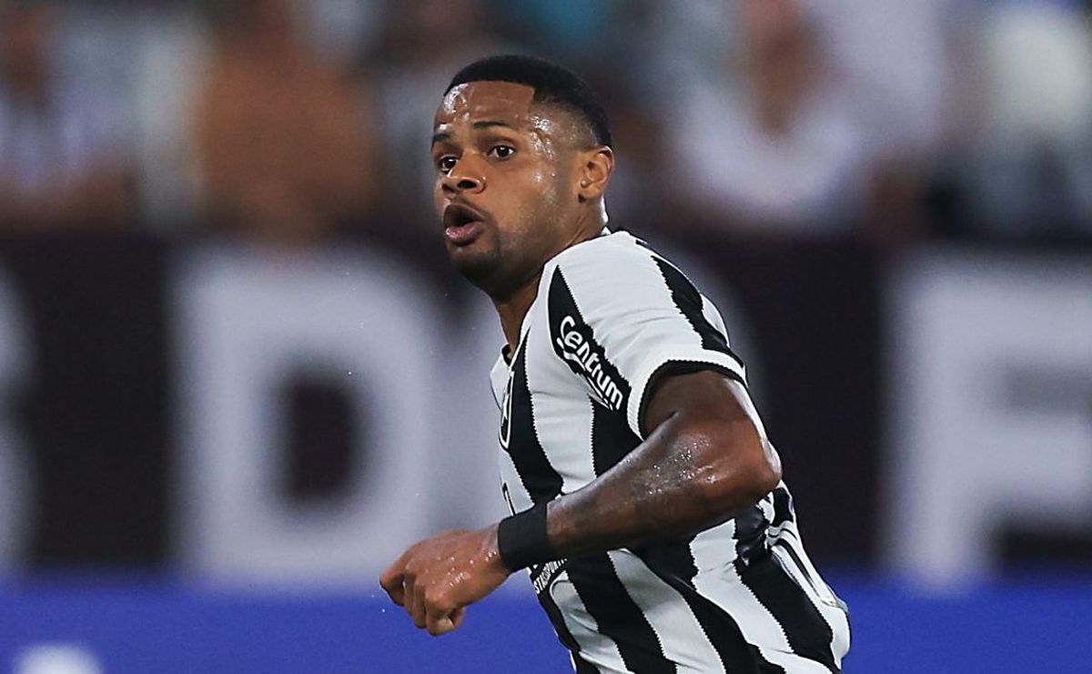 Júnior Santos tem situação exposta no Botafogo e Atlético-MG é informado