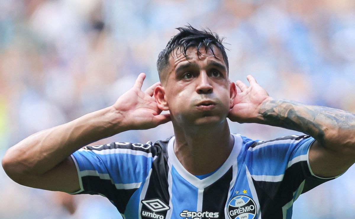 Grêmio tem reunião extraordinária para encerrar novela pela renovação com Cristaldo