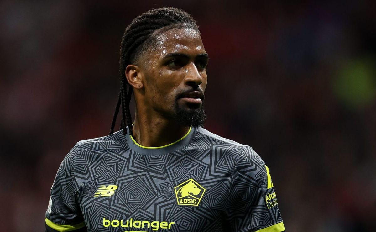 Abel aprova zagueiro destaque na Champions e Palmeiras avalia oferta ao Lille-FRA por Alexsandro