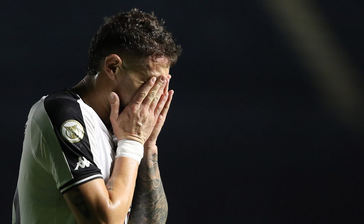 Vasco nega pagar acima de R$ 1 milhão a Vegetti e toma decisão sobre permanência do artilheiro