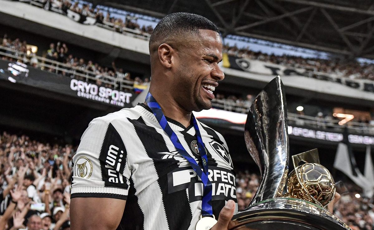 Atlético-MG vê Botafogo tentar permanência de Júnior Santos, mas atacante pede pra sair