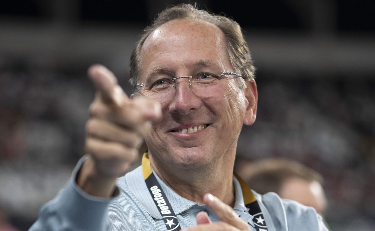 Cucho Hernández não avança e Botafogo faz proposta oficial por outro centroavante após 'sim' de John Textor