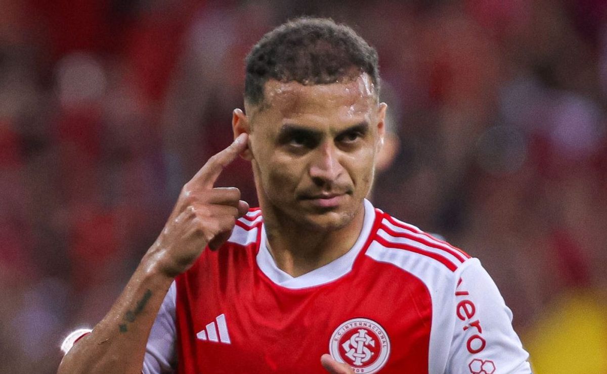 Internacional se previne por Alan Patrick e define condições para vender o meia