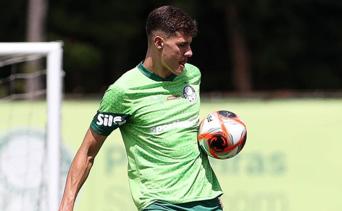 Benedetti, zagueiro recém promovido ao profissional, pode ganhar chance como titular contra o Noroeste