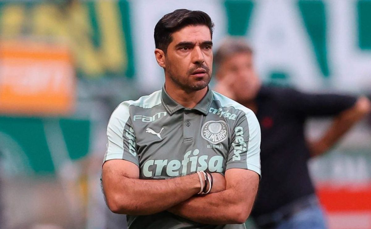 Abel Ferreira admite erro em escalação e elogia Crias da base