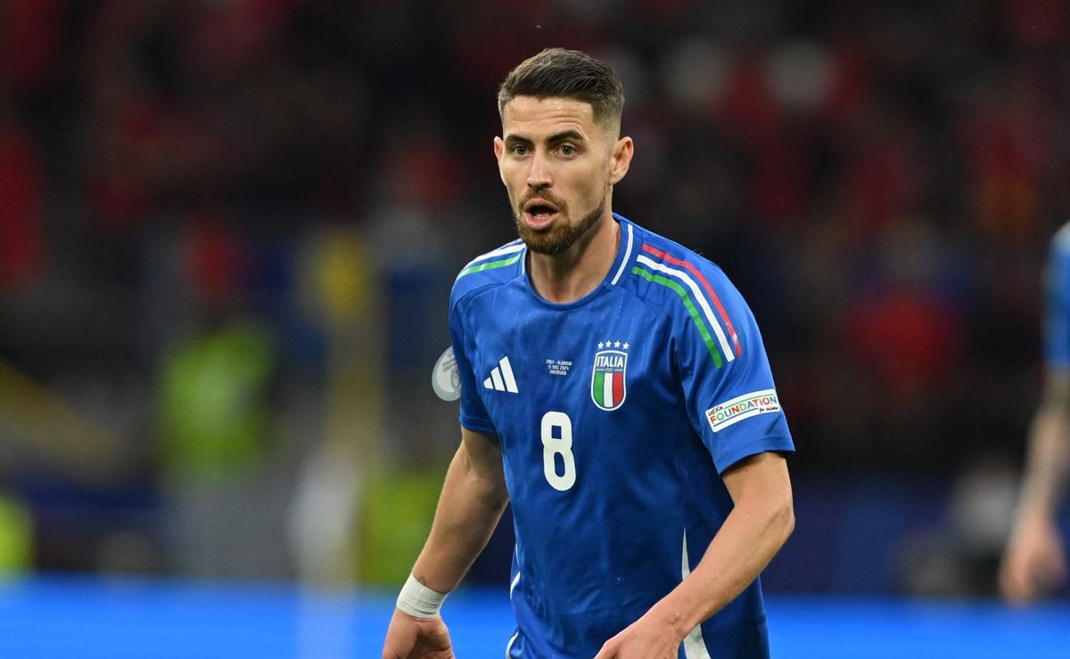 Flamengo e Jorginho acertam contrato até 2028 com 2º maior salário do elenco