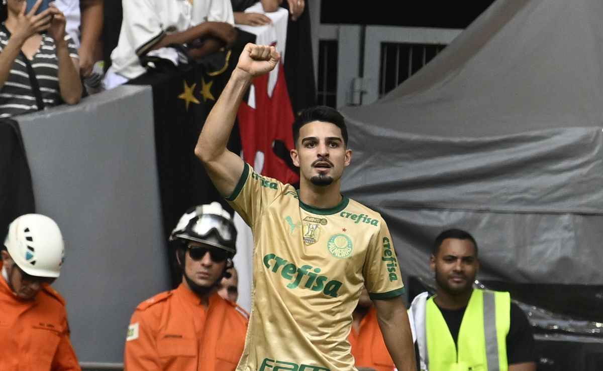 Forte declaração de Abel faz Leila colocar Flaco López em lista de negociáveis no Palmeiras