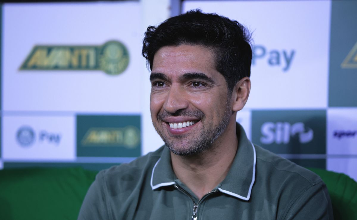 Abel Ferreira lança relógio de edição limitada com referências ao treinador do Palmeiras