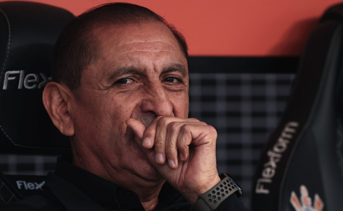 Félix Torres não jogou em 2025 e perde espaço com Ramón Díaz no Corinthians após lesão pelo Equador