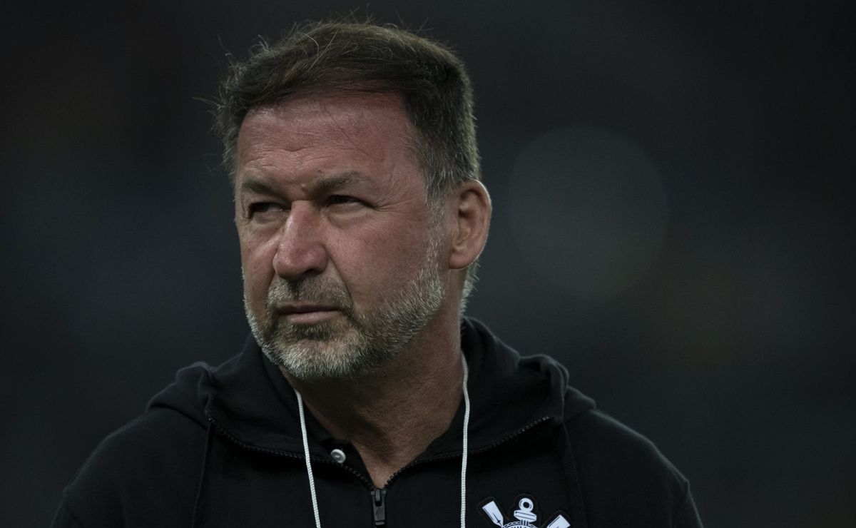 A pedido de Augusto Melo, empresário de Pedrinho processa Corinthians em R$ 18 milhões