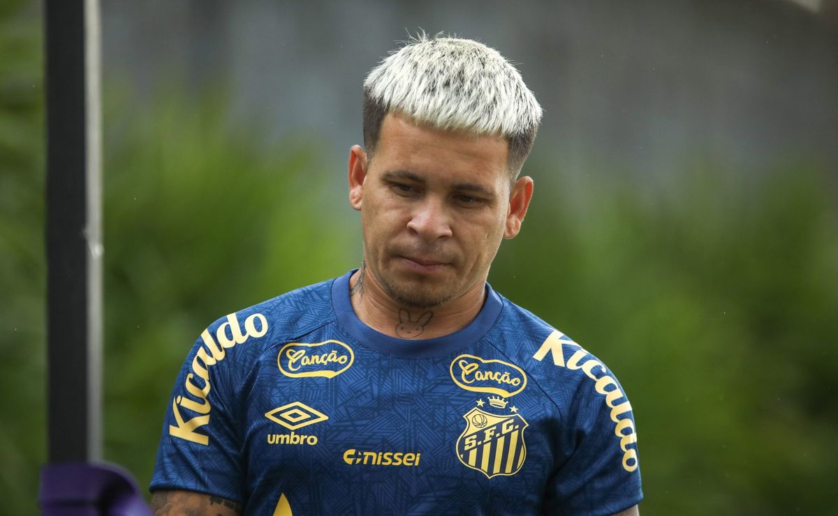 Pedro Caixinha recebe atualização sobre Soteldo e presença no clássico não está confirmada pelo Santos