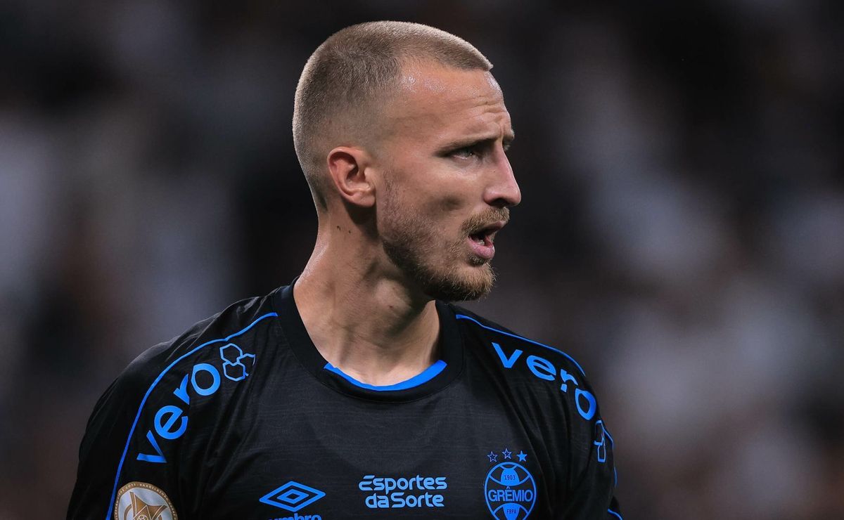 Grêmio pode perder o zagueiro Rodrigo Ely para o Almería, da Espanha