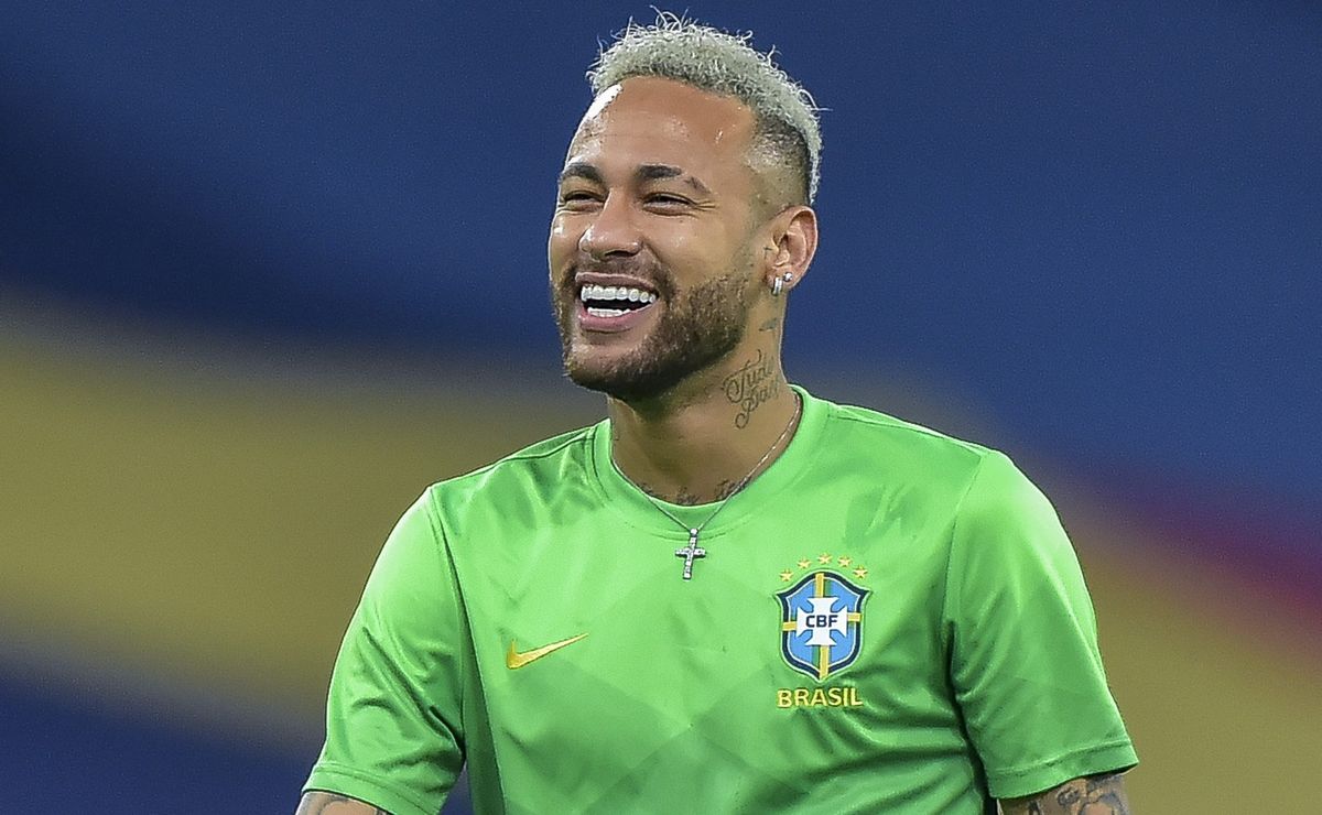 Neymar comunica companheiros do Al-Hilal que está voltando ao Brasil para jogar no Santos