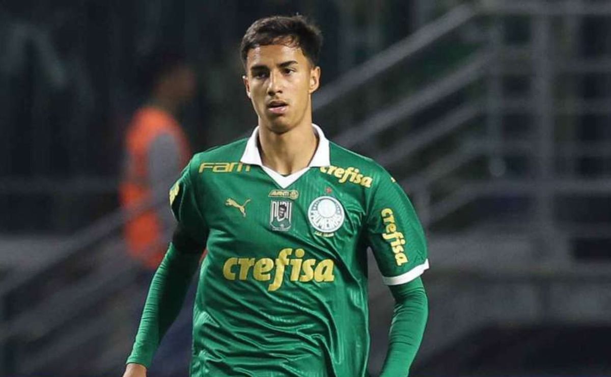 Revelado pelo Palmeiras, Vitor Reis vira maior negociação de um zagueiro no Brasil