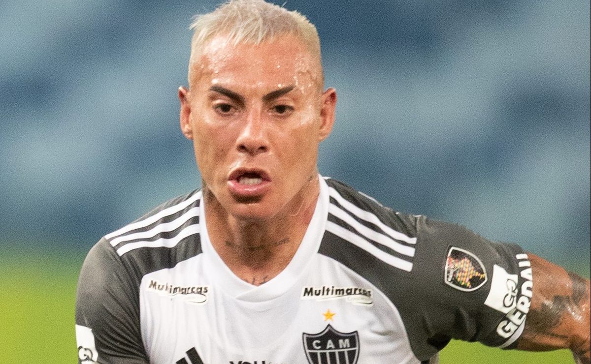 Após deixar o Atlético-MG, Eduardo Vargas é anunciado pelo Nacional do Uruguai