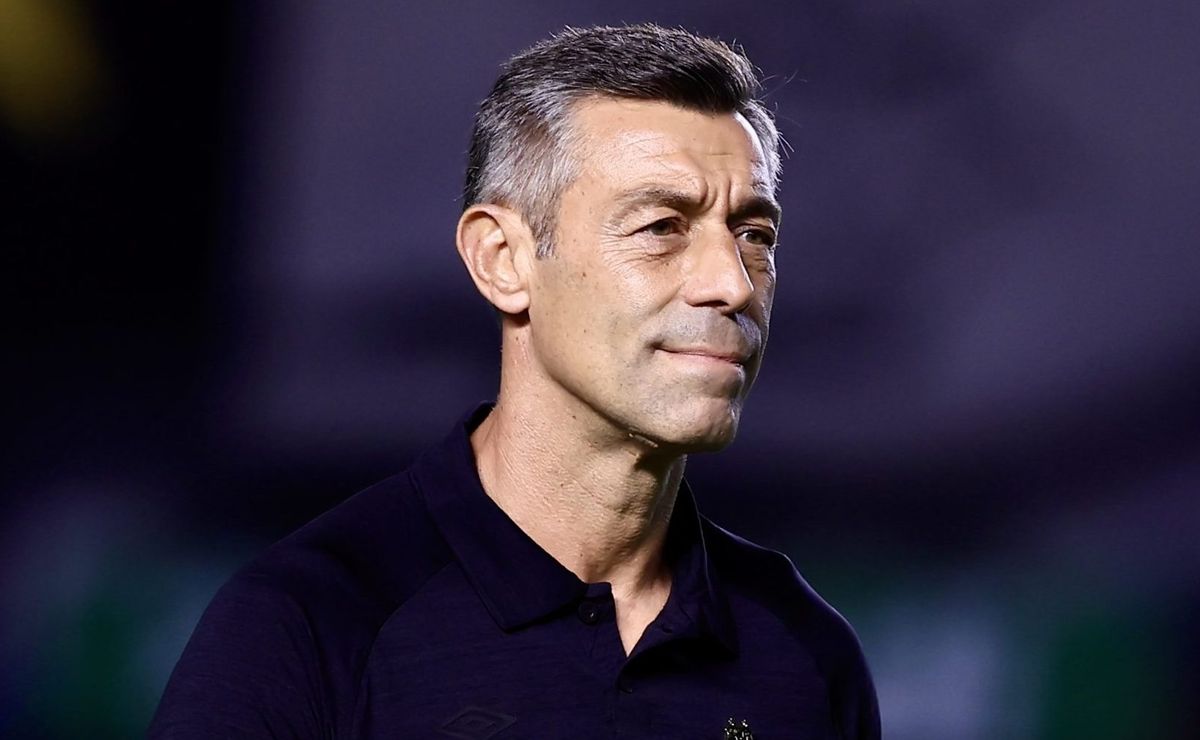 Pedro Caixinha se irrita com sistema defensivo do Santos após derrota contra o Palmeiras
