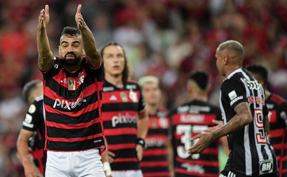 Fabrício Bruno, ex-Flamengo, protagoniza lance bizarro e inicia mal no Cruzeiro de Gabigol
