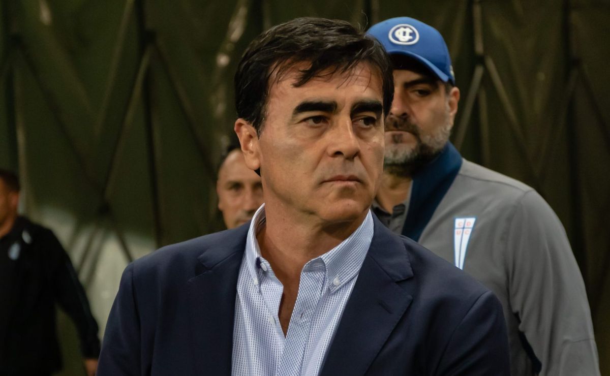 Gustavo Quinteros coloca como urgente a chegada de um ponta no Grêmio