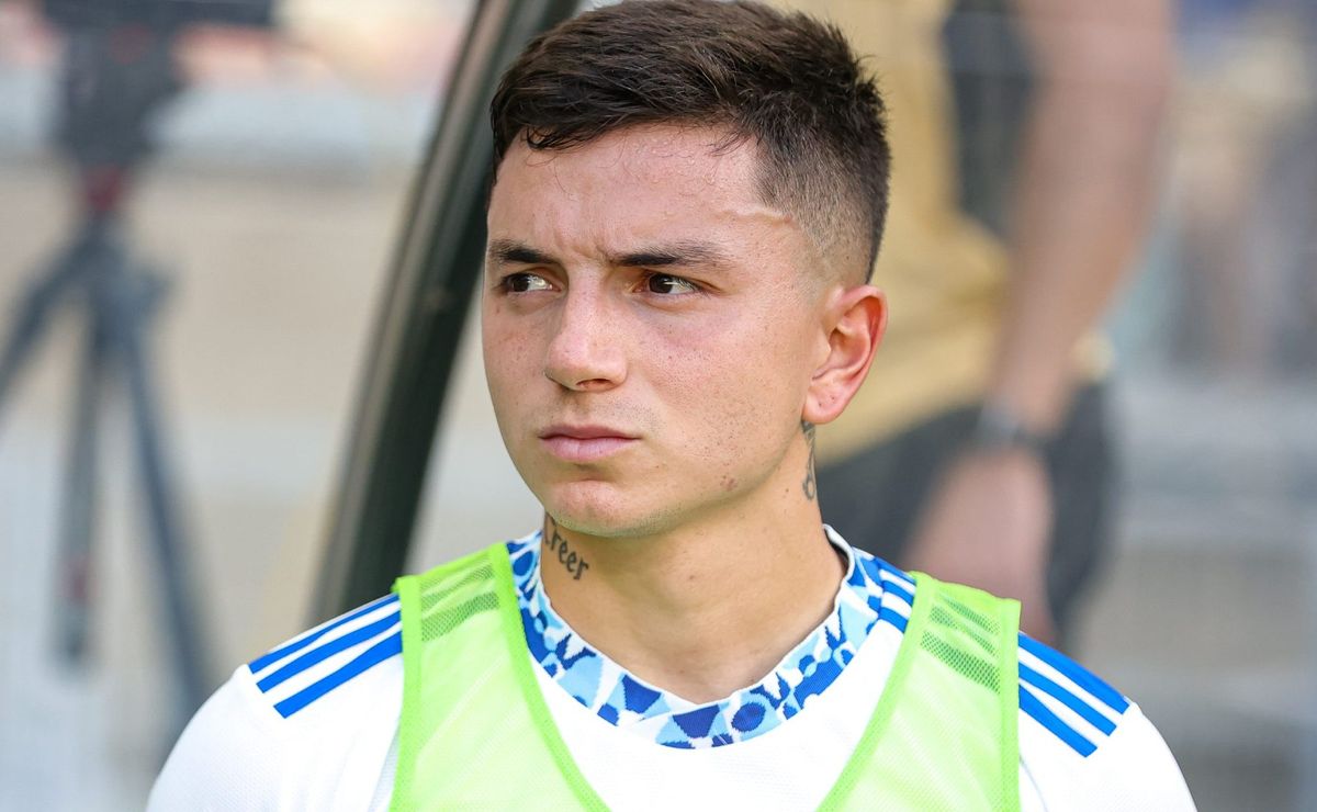 Problema inesperado afeta Álvaro Barreal e vira motivo para Santos não anunciar atacante