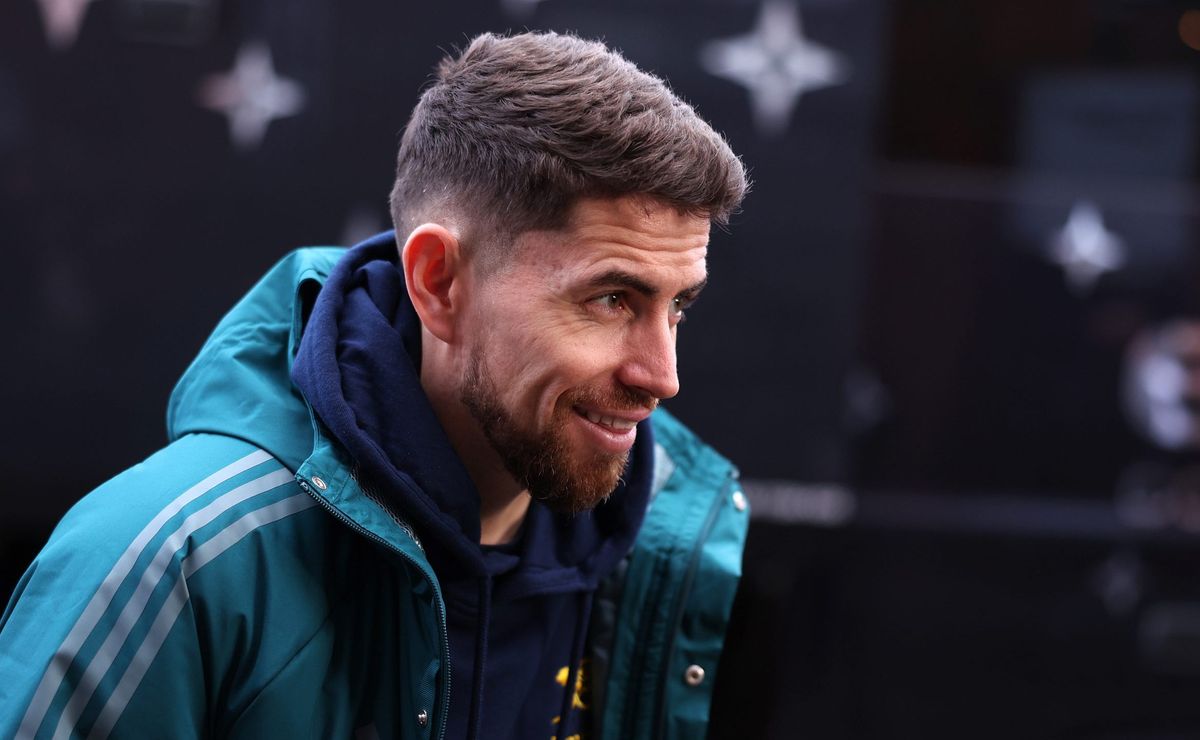 Jorginho aceita jogar no Flamengo imediatamente com maior salário do elenco de R$ 2,3 milhões