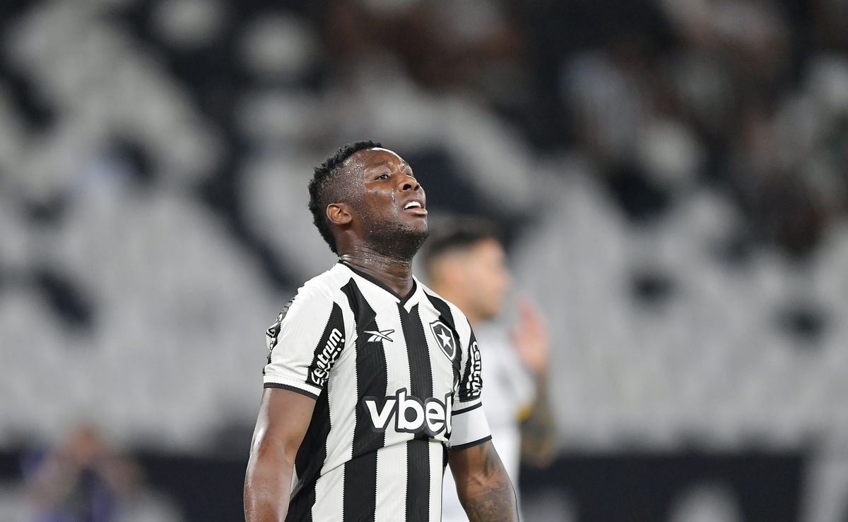 Botafogo perdeu os três jogos pelo Campeonato Carioca em que teve jogadores a mais