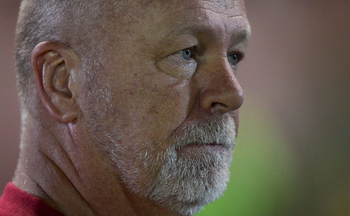 Mano Menezes expõe bastidores de Cano após Portuguesa-RJ x Fluminense: “Fez trabalho nas férias”