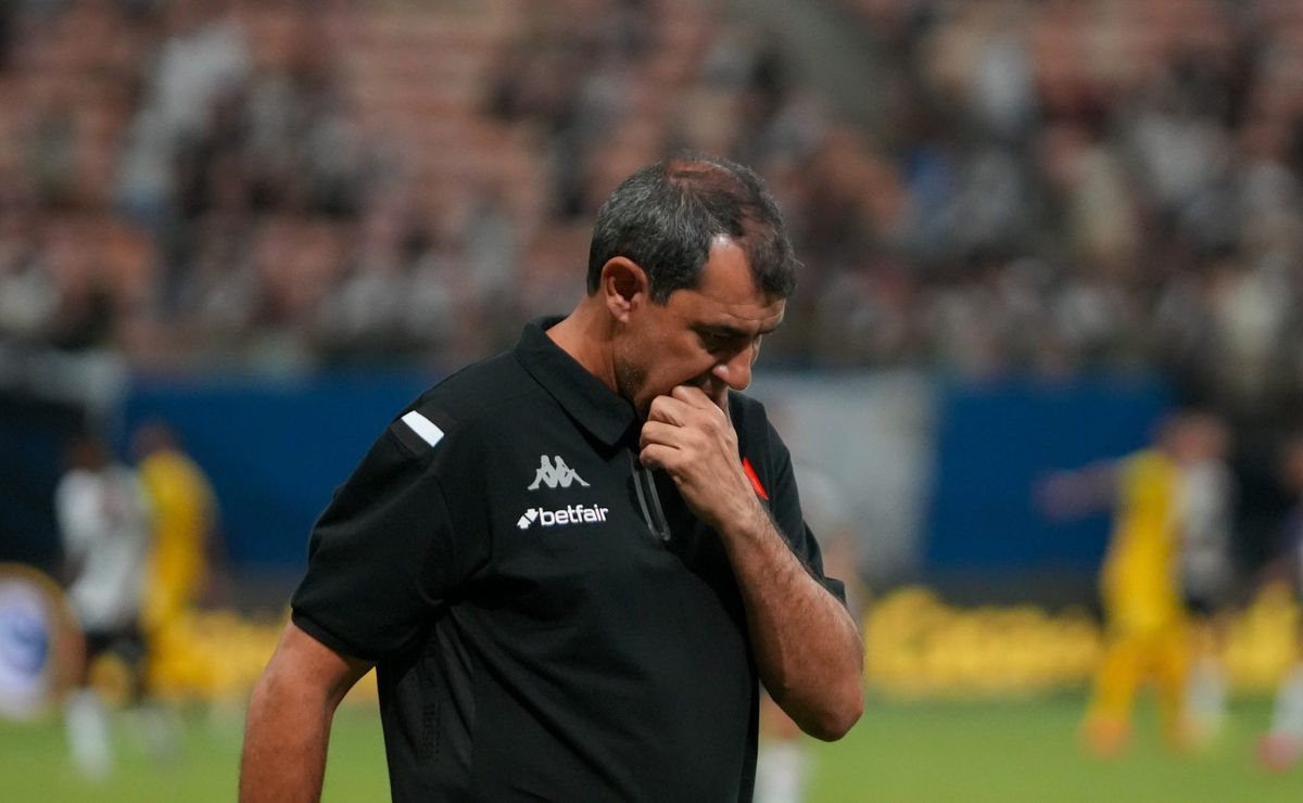 Após vitória do Vasco, Carille comenta a expectativa de estrear em São Januário: “emocionante”