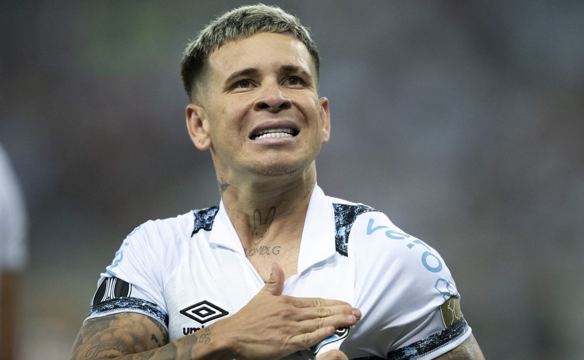 Fluminense entra na briga por Soteldo com Atlético-MG e Cuca é informado