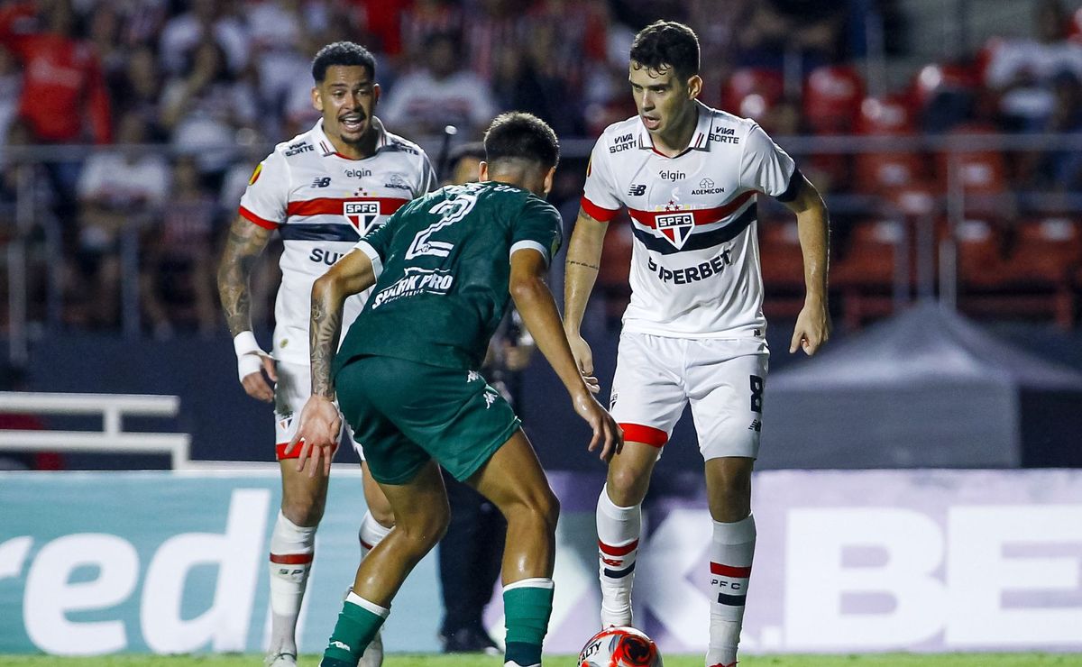 Estreia de Oscar no São Paulo rendeu elogios de goleiro do Guarani; veja