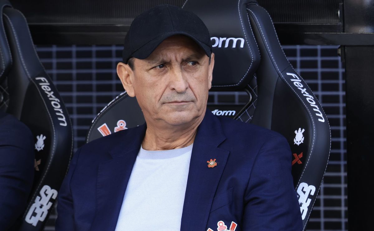 Renato não está agradando Ramón Díaz no Corinthians e zagueiro pode ser emprestado por Augusto Melo