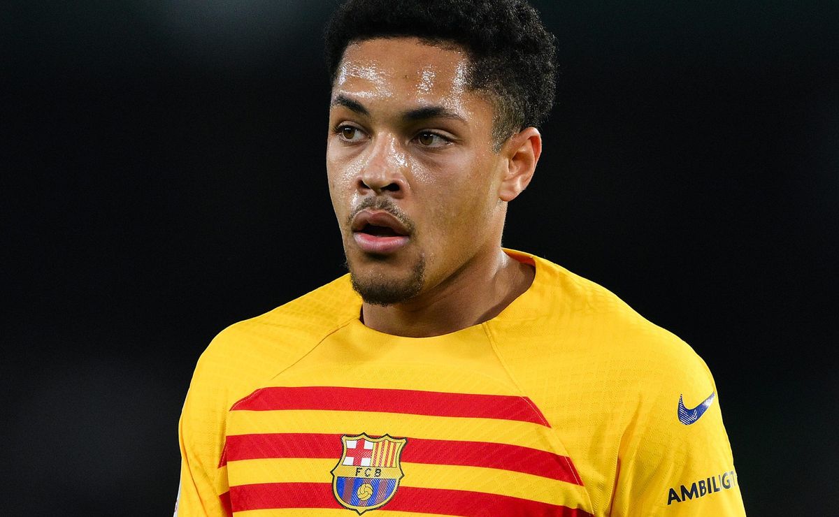 Vitor Roque no Palmeiras em 2025 ganha ‘aprovação’ de Casagrande: “Um ótimo jogador”