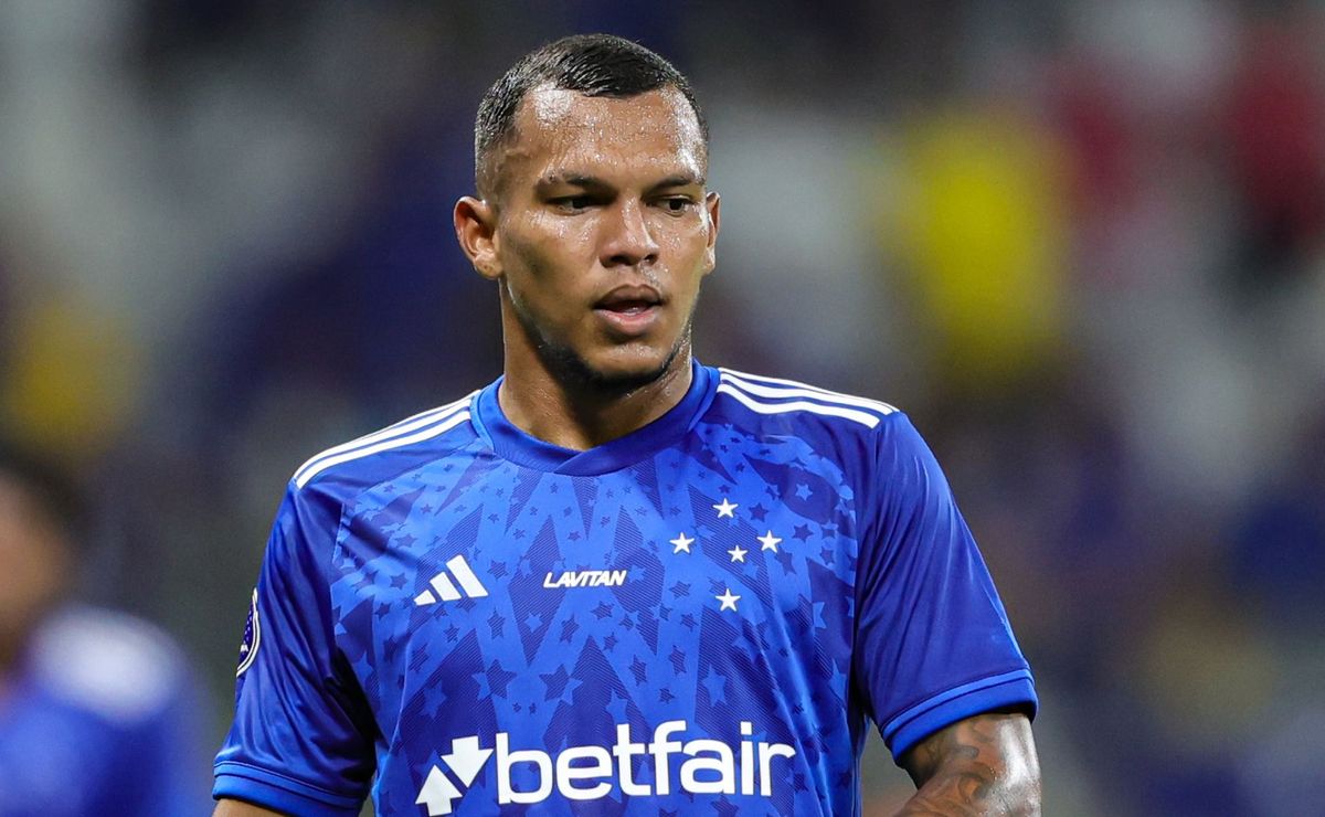 Gabriel Veron, que era interesse do São Paulo, assina com o Santos