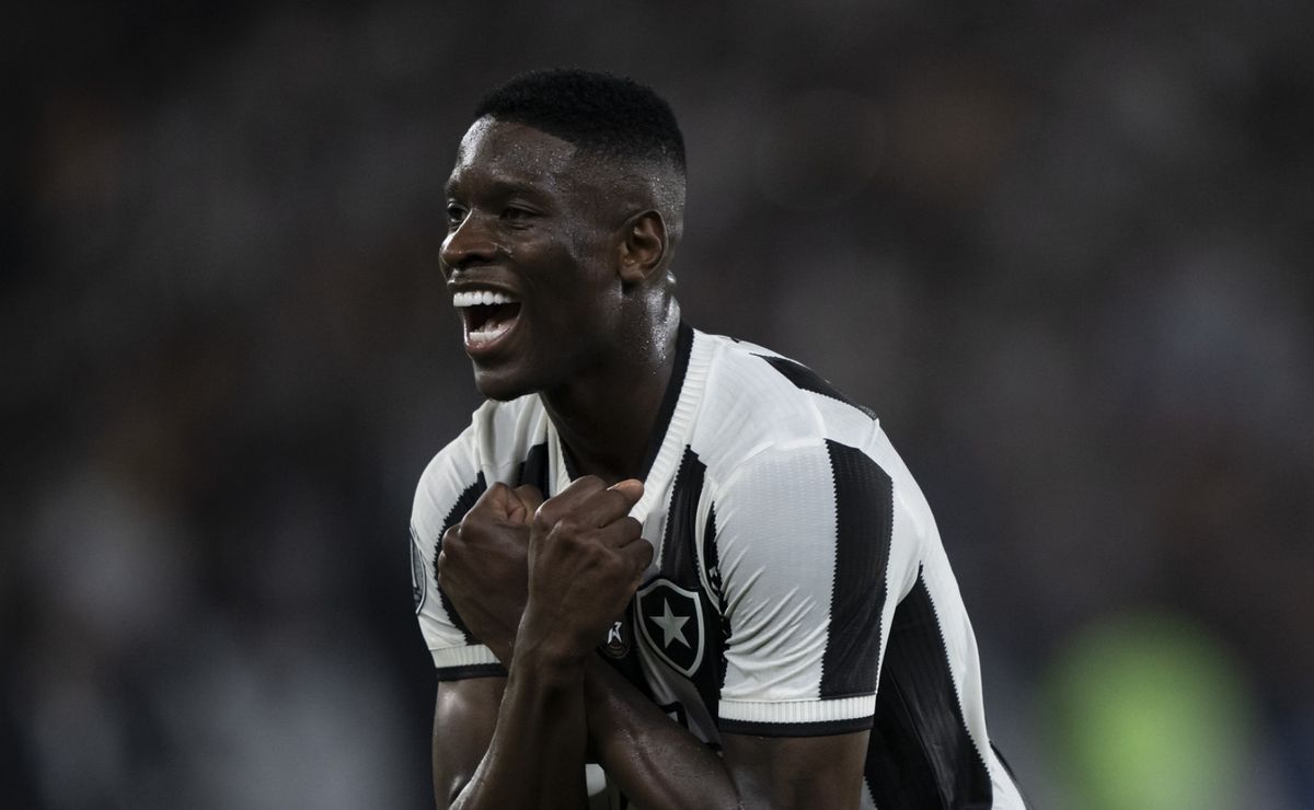 Luiz Henrique no Zenit faz Botafogo deixar de pagar R$ 12 milhões ao Betis