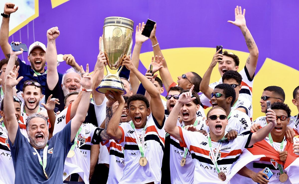 São Paulo bate Corinthians de virada e se torna pentacampeão da Copinha